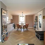 Daire Bright Retreat Near Center & Rai
