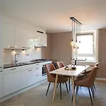 Bright Retreat Near Center & Rai Daire