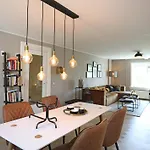 Bright Retreat Near Center & Rai