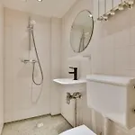 Bright Retreat Near Center & Rai شقة