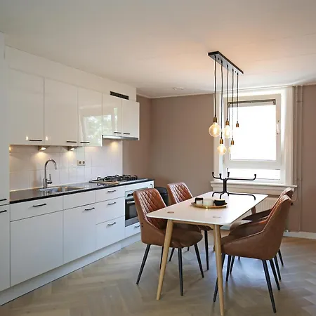 Bright Retreat Near Center & Rai Apartamento