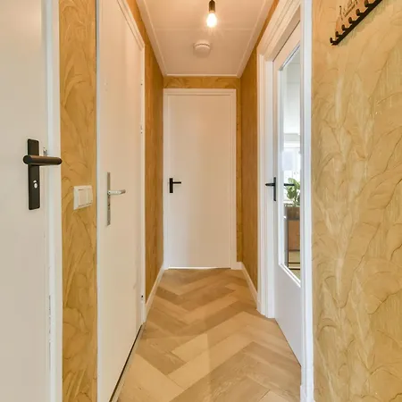 Bright Retreat Near Center & Rai Apartamento *