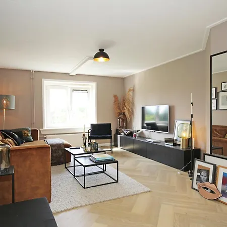 Bright Retreat Near Center & Rai Апартаменты *
