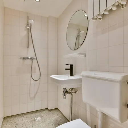 Bright Retreat Near Center & Rai Apartman