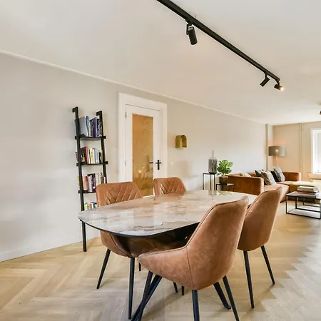 Bright Retreat Near Center & Rai Appartement *